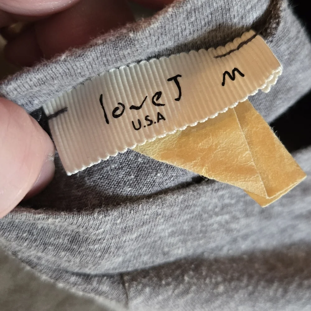 Love J Gray Heathered LOVE Graphic Women's short Sleeve Top SzM - Picture 5 of 5